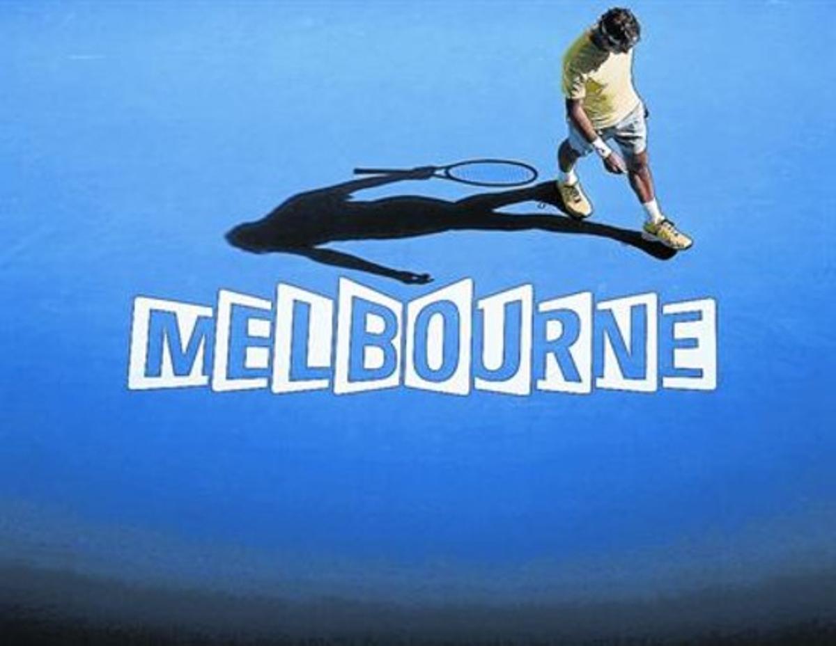 Roger Federer es mostra abatut després de perdre un punt poc abans de quedar eliminat. Roger Federer es mostra abatut després de perdre un punt poc abans de quedar eliminat.