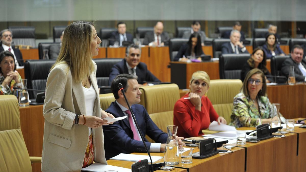 La presidenta de la Junta, María Guardiola, este jueves en la Asamblea.