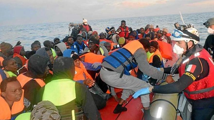 Un grup d&#039;immigrants és rescatat a les costes de Sicília