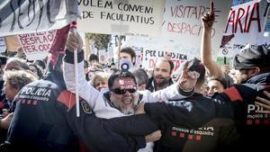  Metges de Catalunya en una concentración médica delante del Parlament.