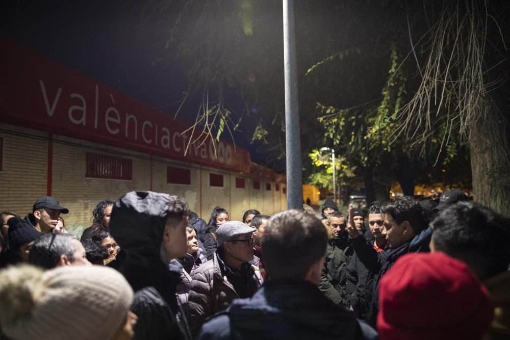 Demandantes de asilo esperan en la calles durante días en Zapadores