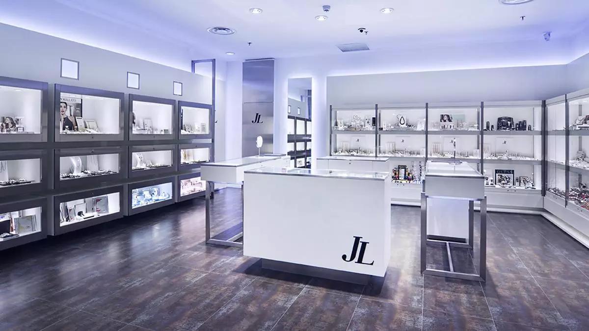 Interior de una tienda de José Luis Joyerias.