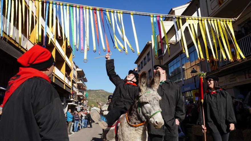 La Corrida de Puig-reig arrenca amb més animals i un ambient atapeït