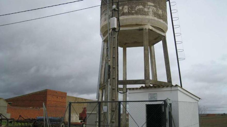 Depósito de agua de Villaveza.