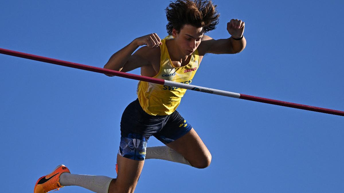 Armando Duplantis sigue acercándose al cielo