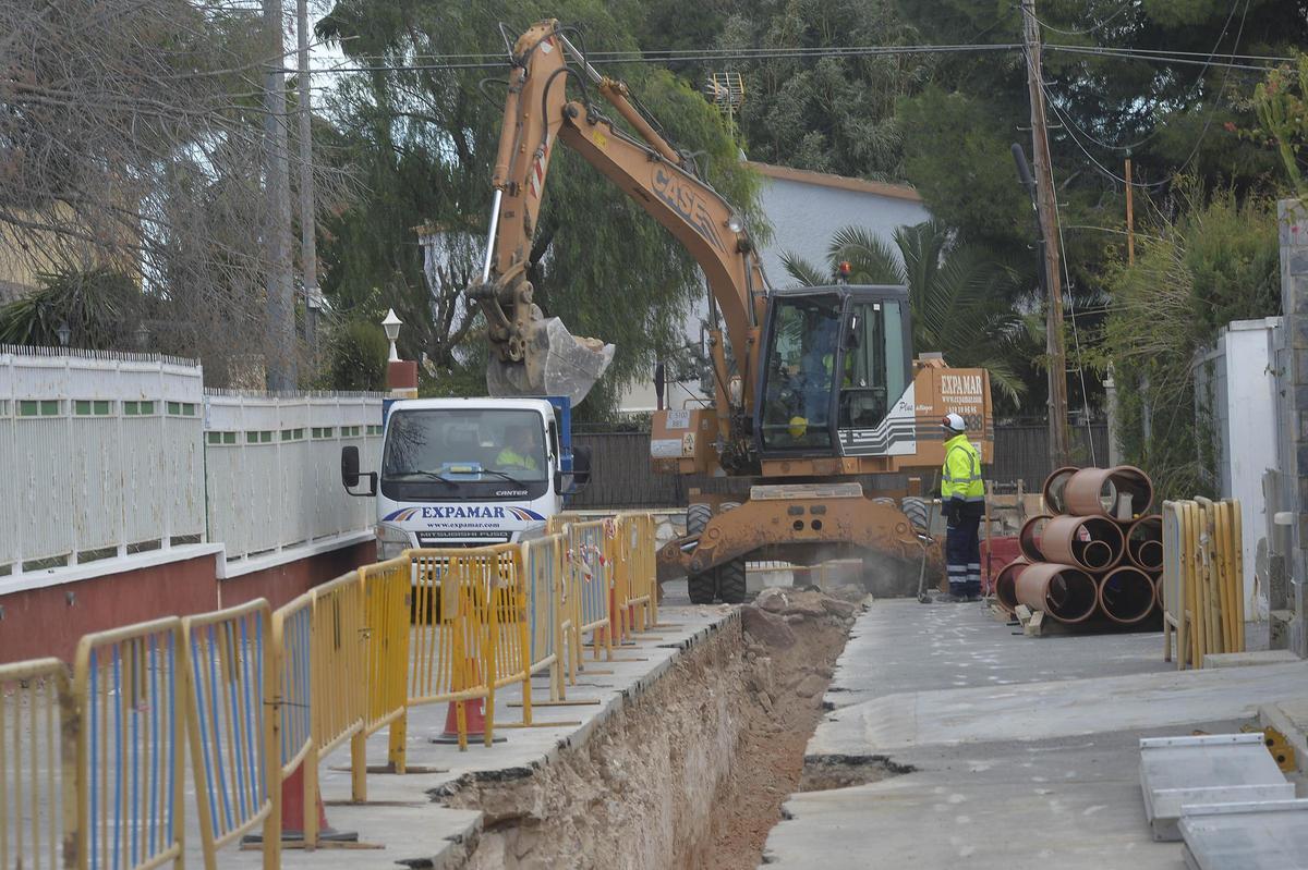 Obras de alcantarillado en Peña de las Aguilas, en una imagen de 2017
