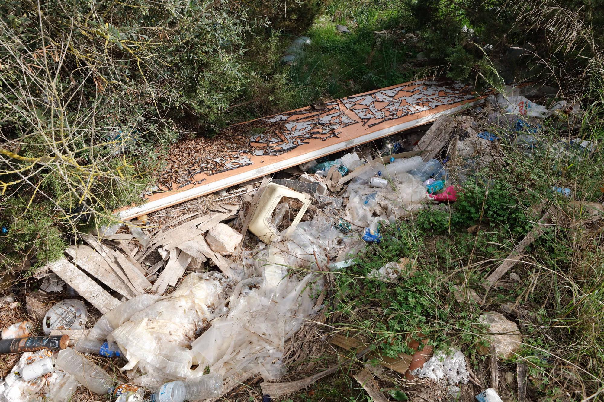 El limbo de abandono del polígono de Montecristo de Ibiza