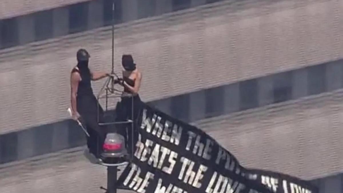 Así son Angela Nikolau e Ivan Beerkus, la pareja de escaladores urbanos que se comprometió en el Empire State