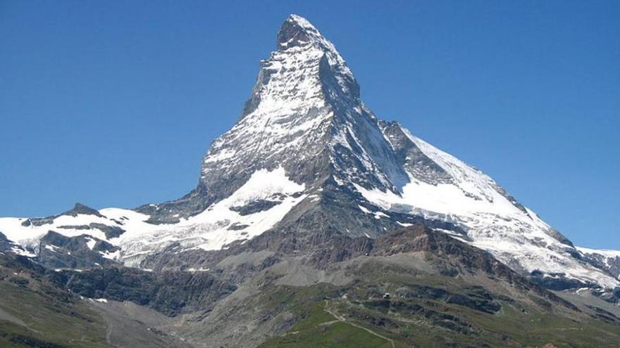 Buscan a un montañero de Granada que sufrió un accidente en Los Alpes