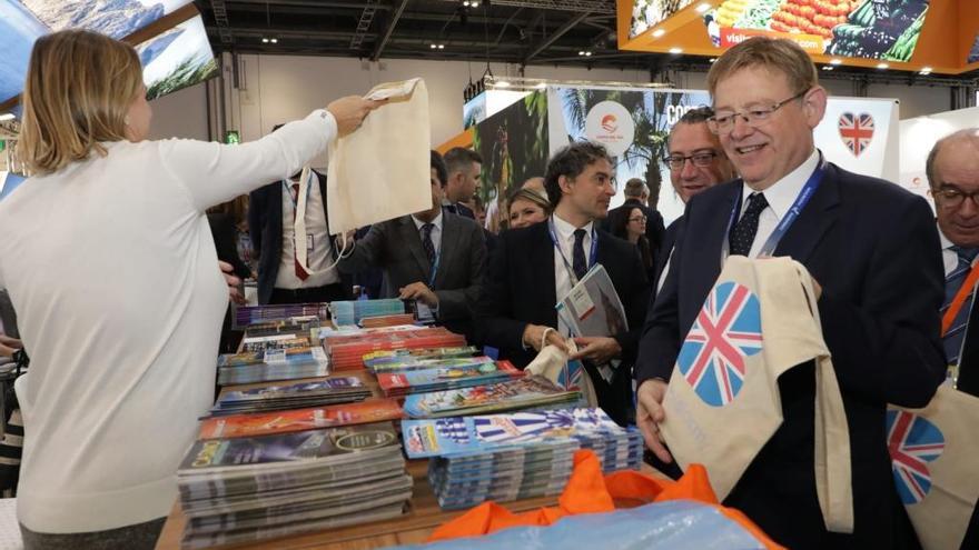 Ximo Puig, Francesc Colomer y otros miembros de la misión valenciana en la World Travel Market de Londres.