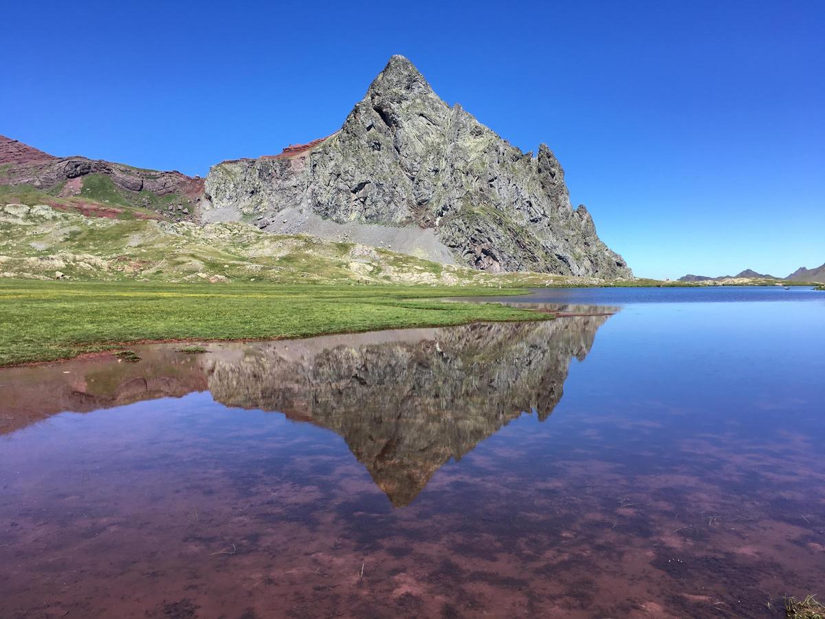 Los ibones de Anayet son un conjunto de pequeños lagos glaciares del Pirineo aragonés.