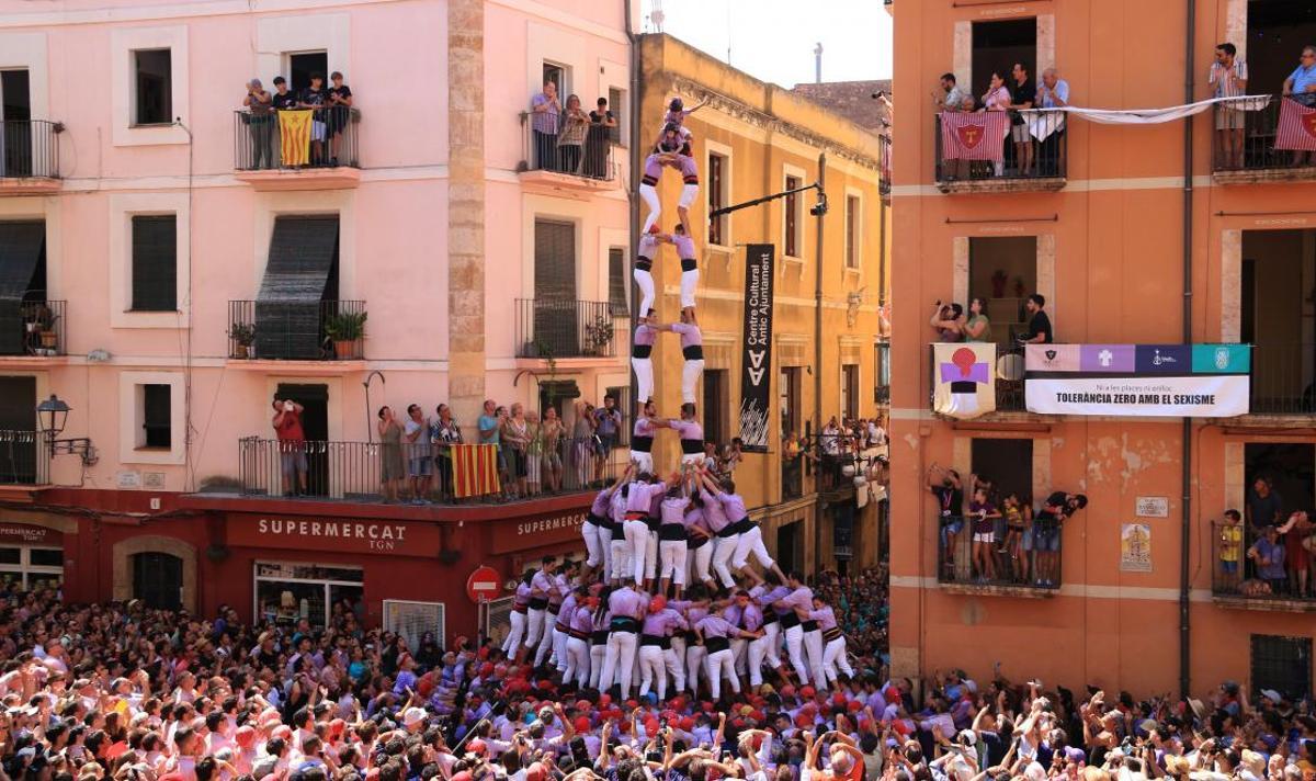 Gamma extra de la Colla Jove Xiquets de Tarragona en la pasada diada de Sant Magí, en Tarragona.