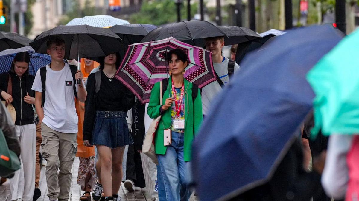 Ambiente de lluvia en el centro de Barcelona