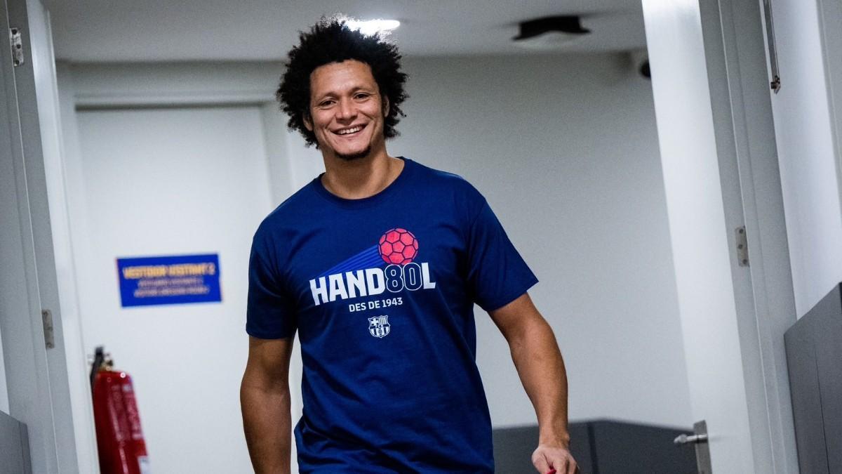 Thiagus Petrus, con la camiseta homenaje