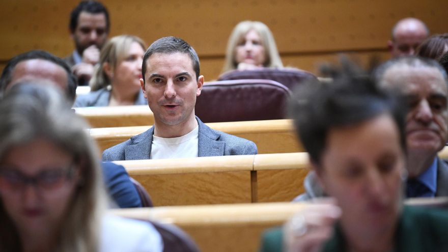 El PSOE duda de que Lobato pueda ser senador y técnico de Hacienda y no descarta pedirle el acta