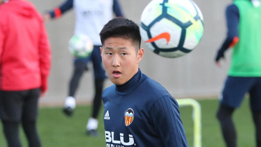 El Valencia blinda  a Kangin Lee, la  joya de la cantera