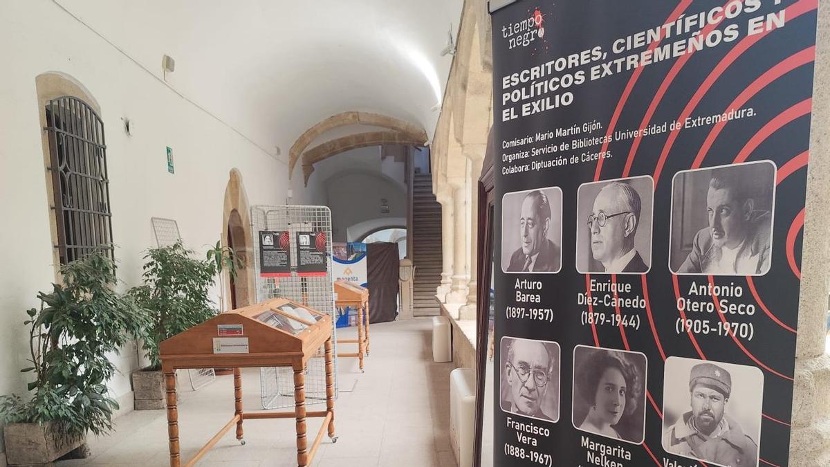 Exposición bibliográfica 'Escritores, científicos y políticos extremeños en el exilio'.