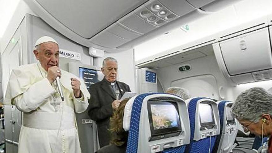 El Papa, durant el parlament que va fer ahir, a bord del seu avió