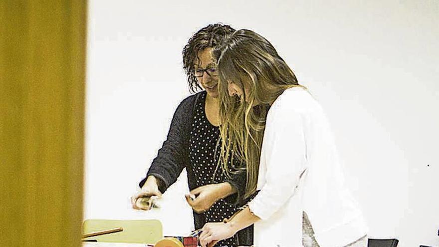 Dos alumnas de la escuela de masajes. // Isma Ferradás