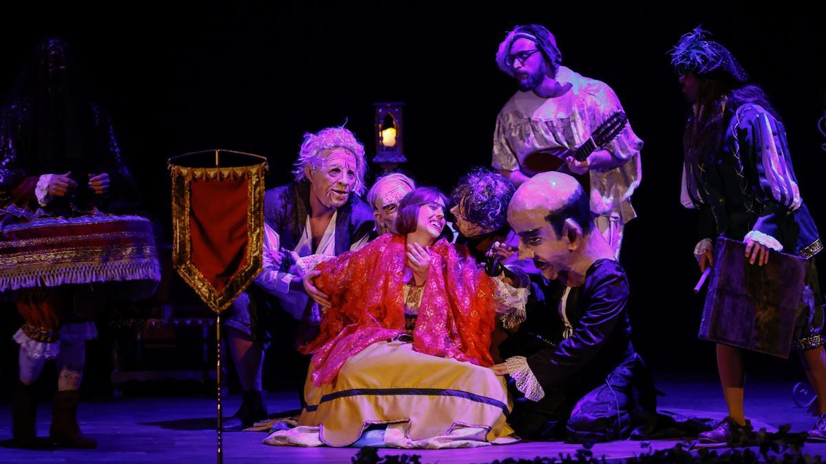 Una imagen de la representación de &quot;Las gracias mohosas&quot; por parte de Alpí Teatre, el día de su estreno.