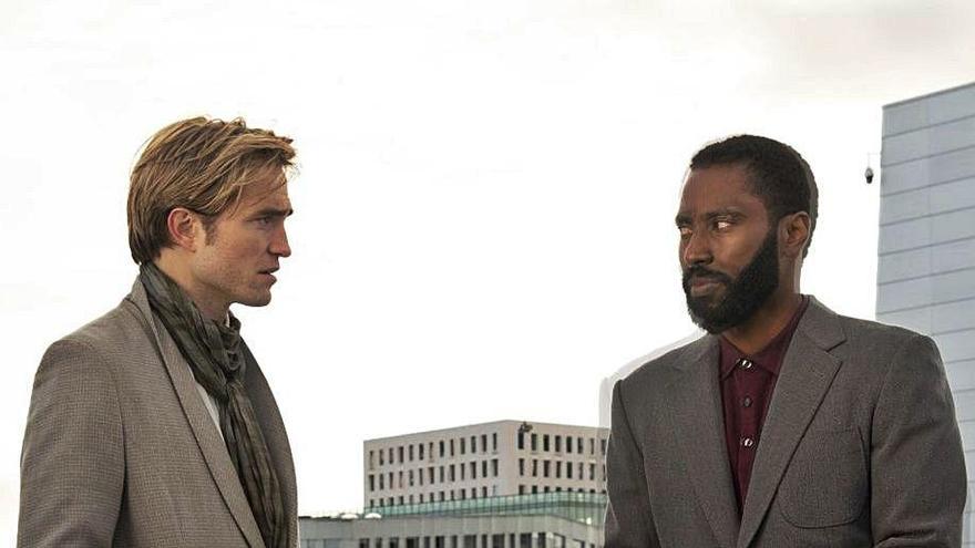 Robert Pattinson i John David Washington