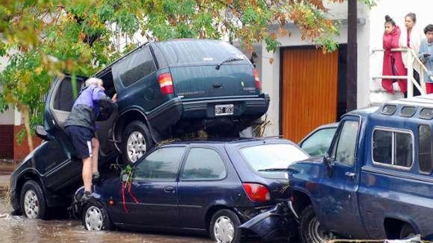 Un violento temporal de lluvia deja más de 46 muertos en  Buenos Aires y la Plata
