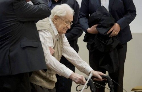 Oskar Brüning de 93 años, es juzgado desde hoy en Alemania por su complicidad en los crímenes del campo de exterminio, donde ejercía como incautados de las pertenencias de los presos