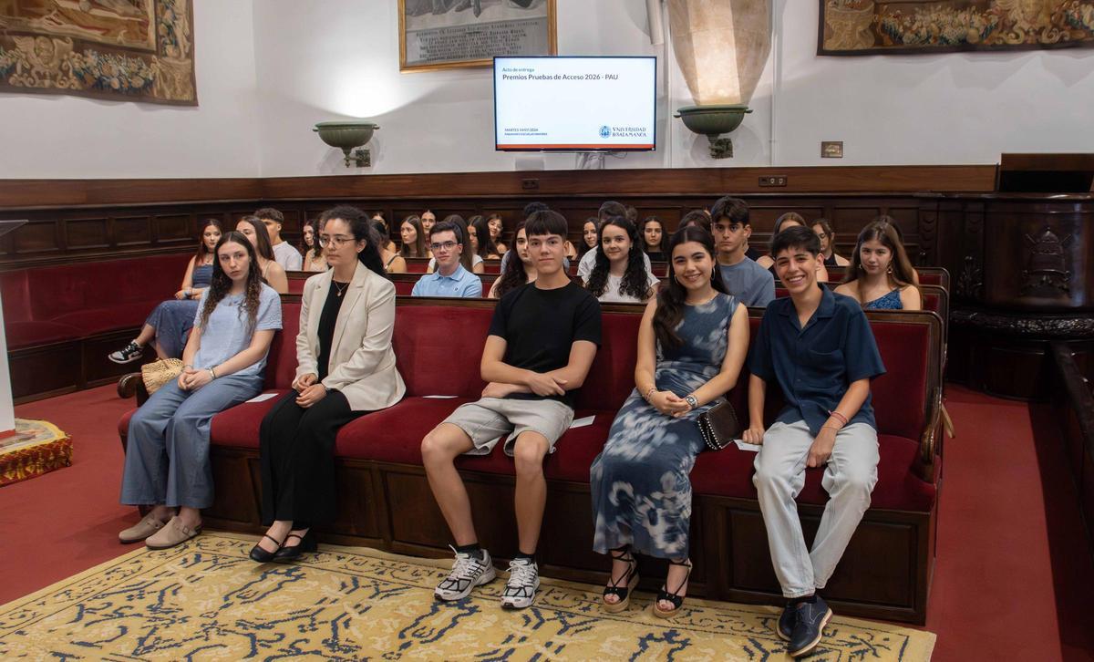 Mario García Polo (derecha), alumno del IES María de Molina, uno de los homenajeados.