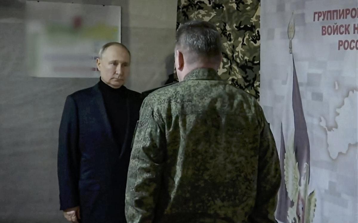 Putin visita los cuarteles centrales en Jerson y Lugansk