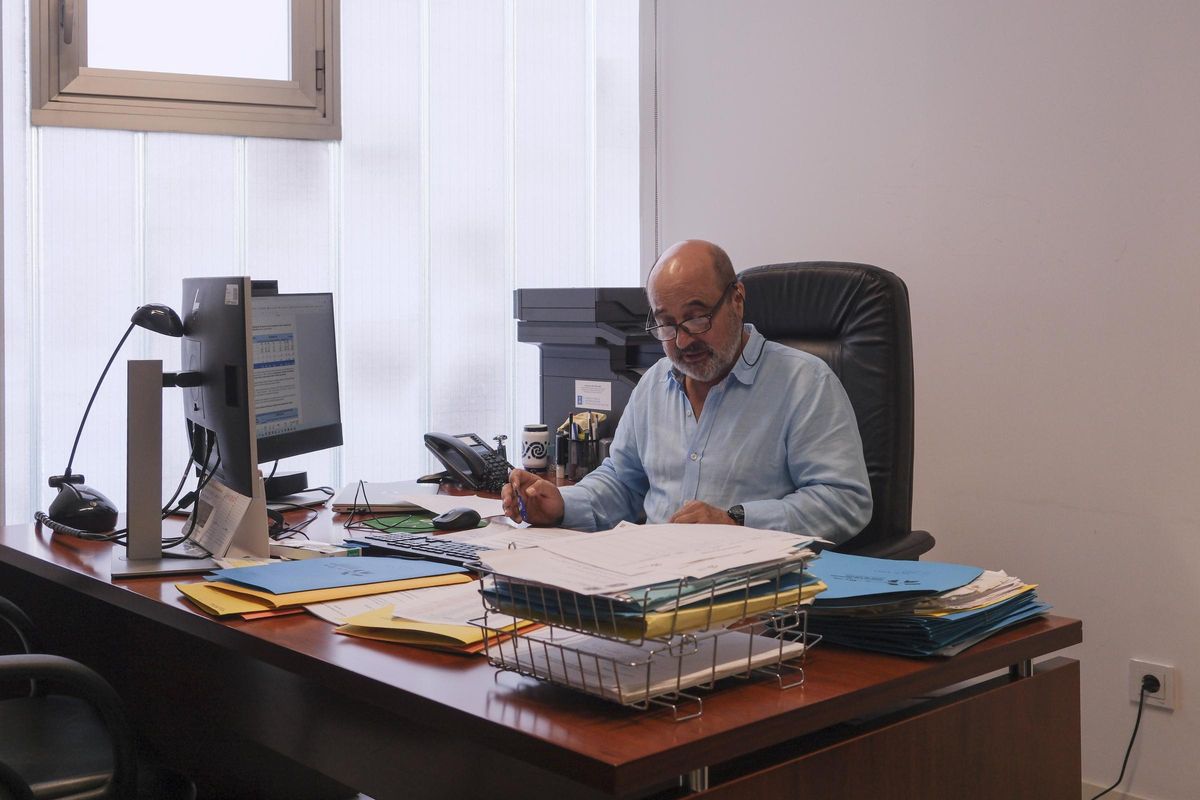 Julio Jiménez, responsable provincial del Imelga, en su despacho.