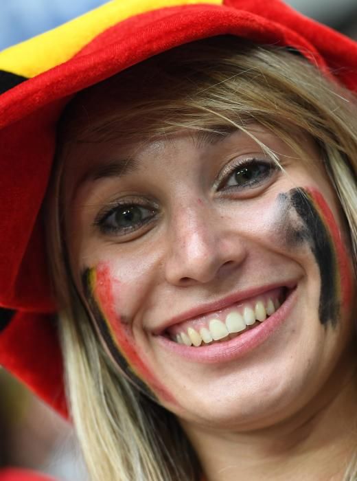 Las hinchadas del partido entre Gales y Bélgica de los cuartos de final de la Eurocopa de Francia.