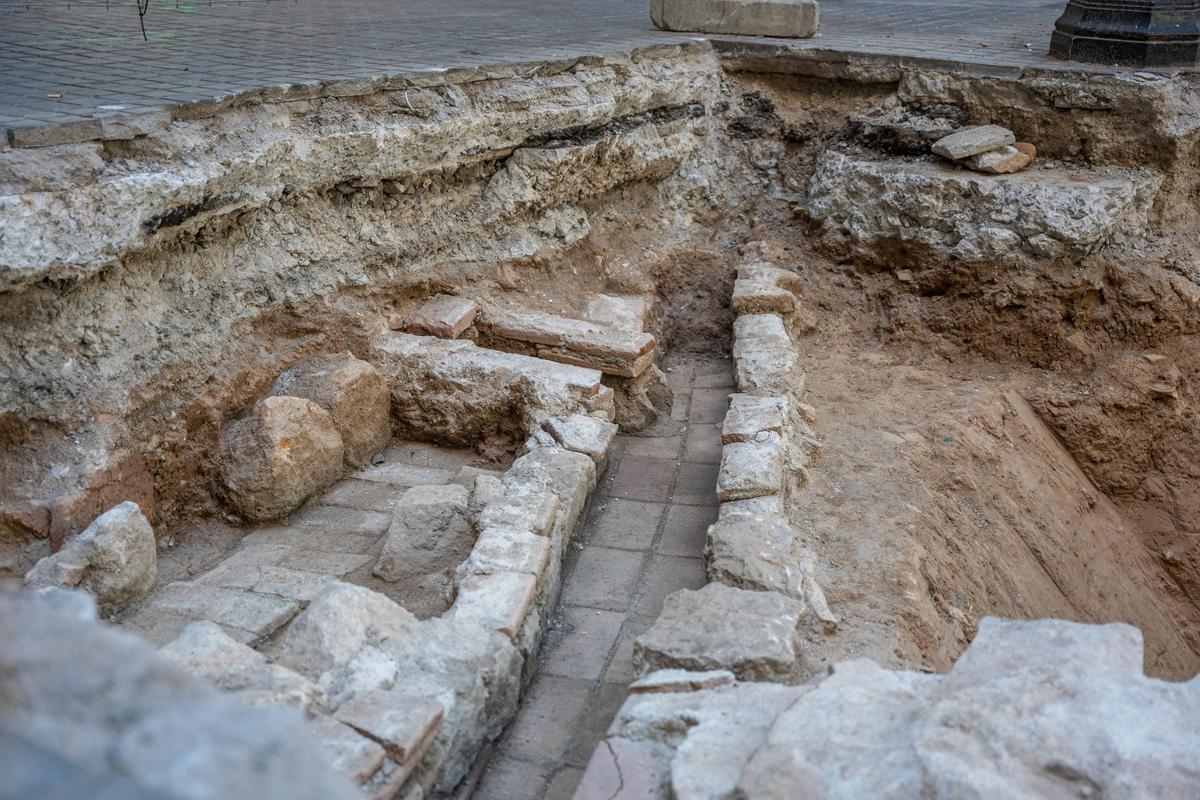 Encuentran restos arqueológicos de la época medieval en las obras de La Rambla