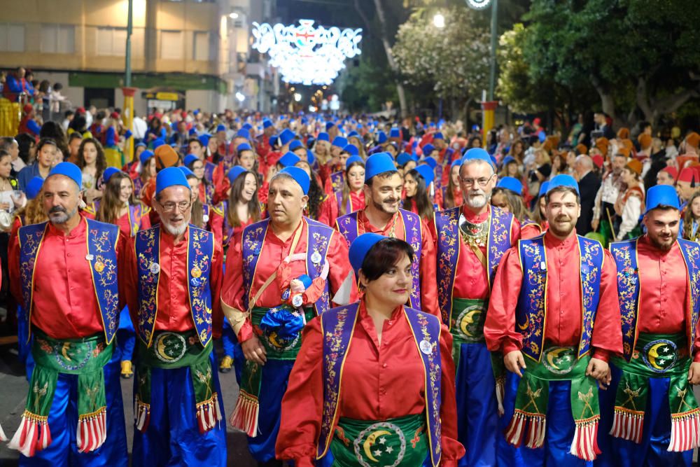 Entusiasmo y júbilo en el esperado desfile de la Retreta de Elda