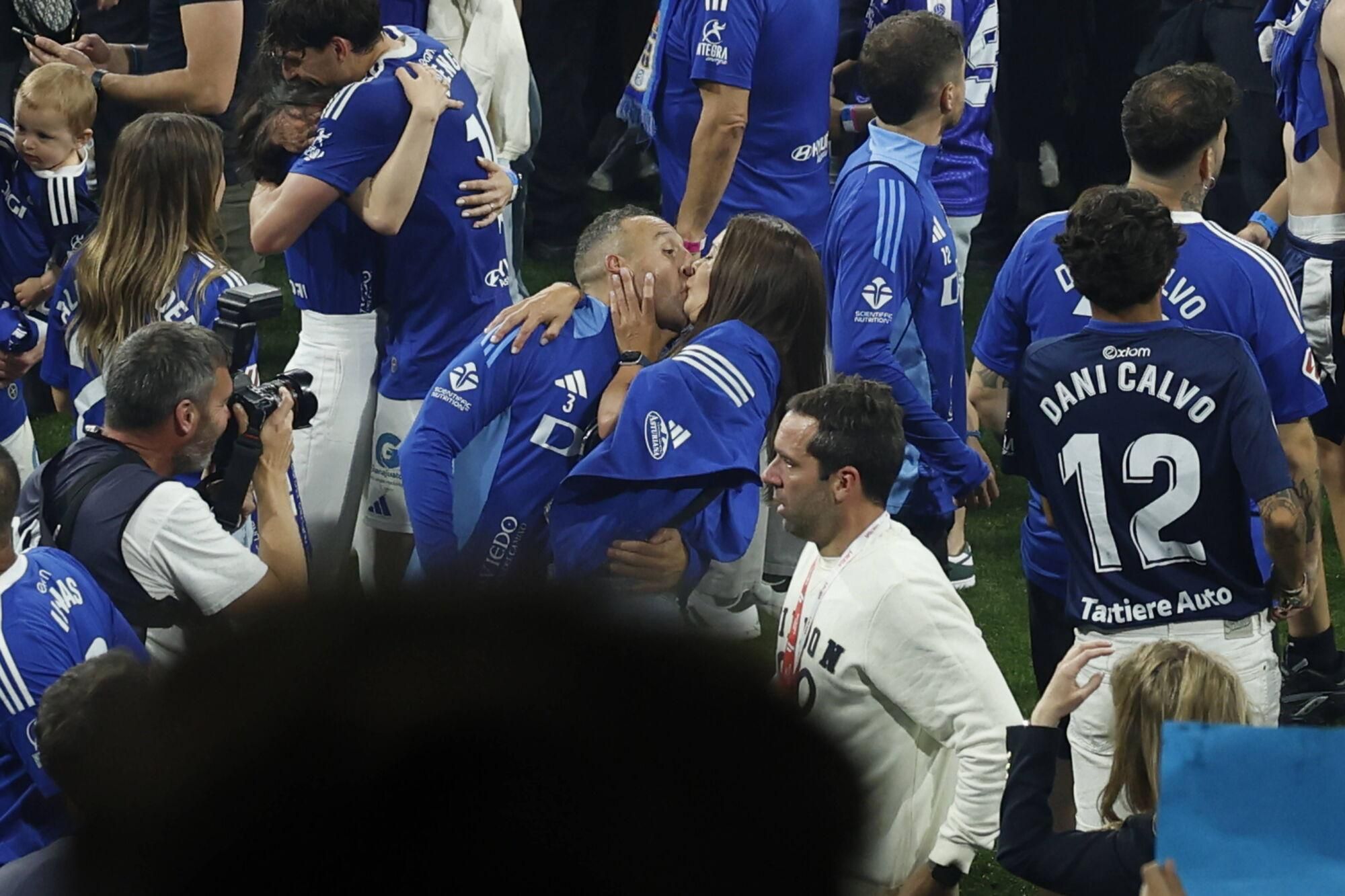Así se vivió en el Carlos Tartiere la noche del ascenso del Oviedo a Primera División 24 años después