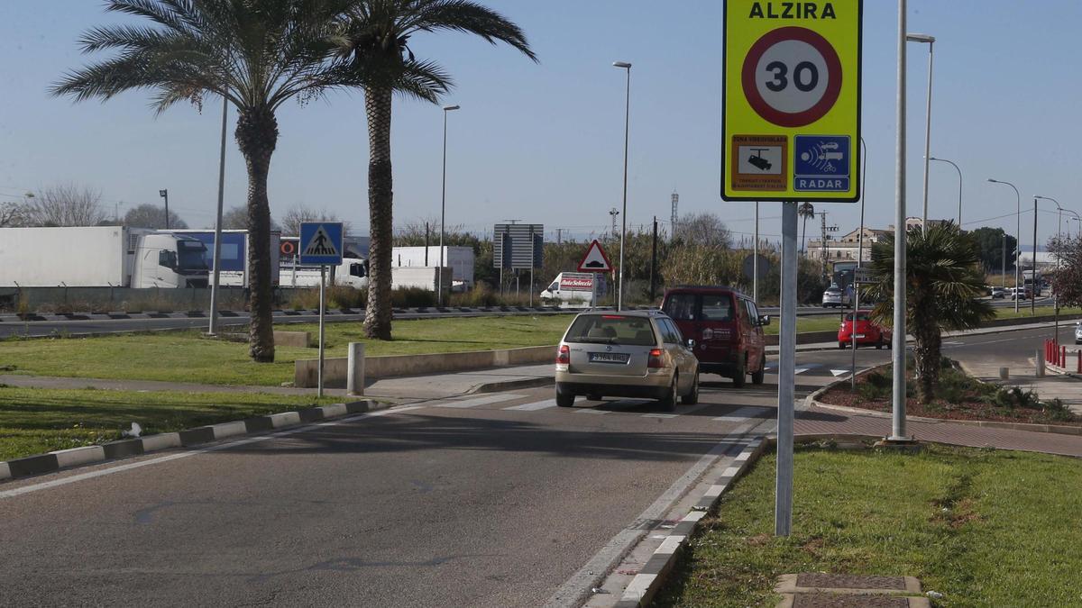 Señal que indica el límite de velocidad a 30 Km/h