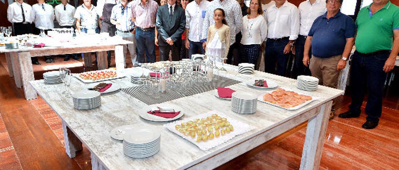 Políticos y empresarios asistieron a la inauguración del restaurante del faro de Arinaga.