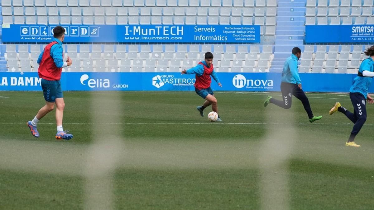 La plantilla del Sabadell, entrenando para el encuentro