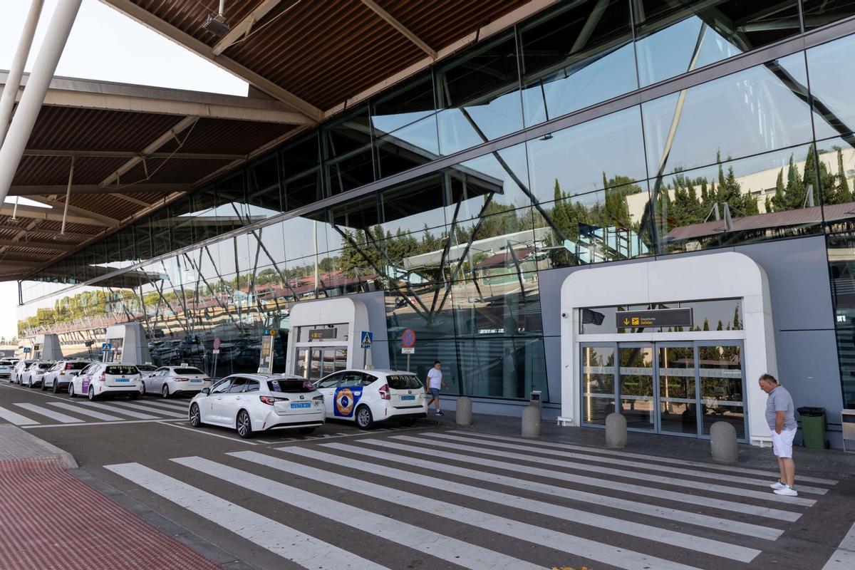 Así cambia el Aeropuerto de Zaragoza: más líneas de seguridad, una nueva cafetería y mejoras en el control de pasaportes