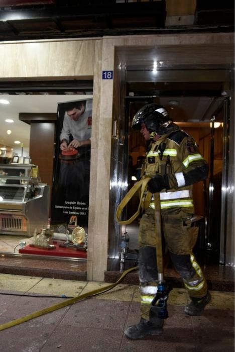 Incendio en un edificio de la plaza Camachos de Murcia