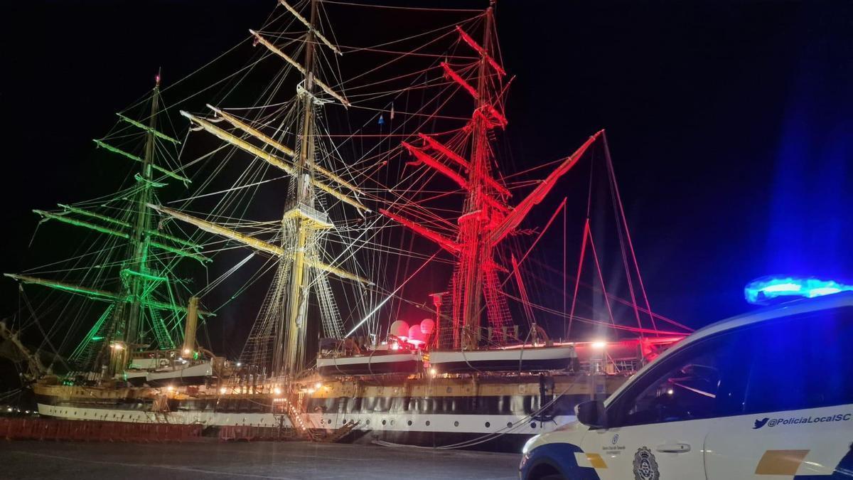 El buque escuela de la Marina Italiana atraca en Santa Cruz de Tenerife