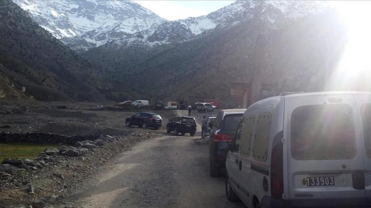 Personal de seguridad, en los alrededores de la escena del crimen de dos turistas nórdicas en Marruecos.