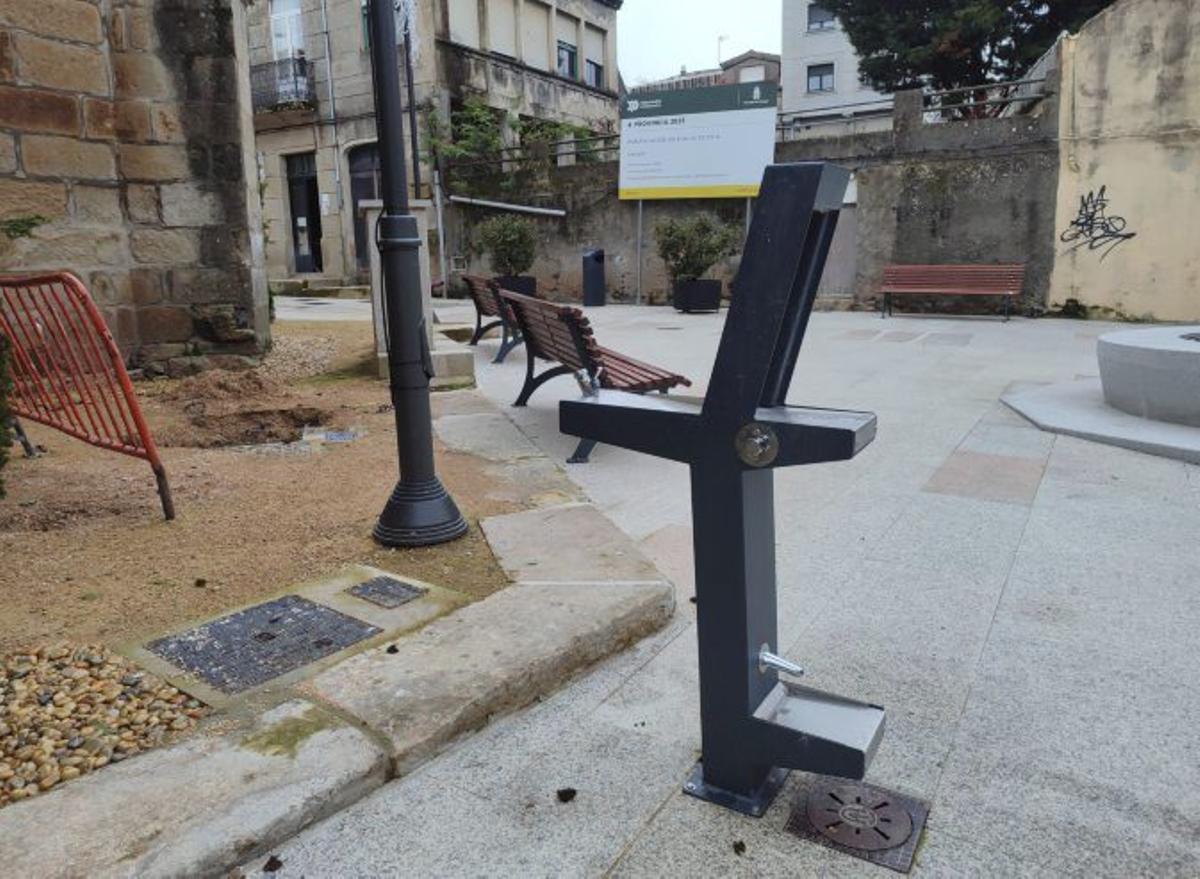 Un surtidor de pulsador, en la calle. |  Santos Á.