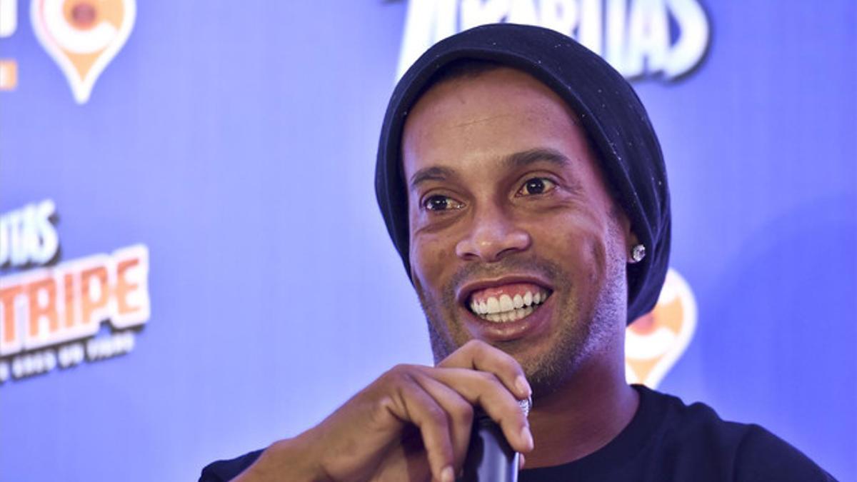 Ronaldinho podría volver a los terrenos de juego