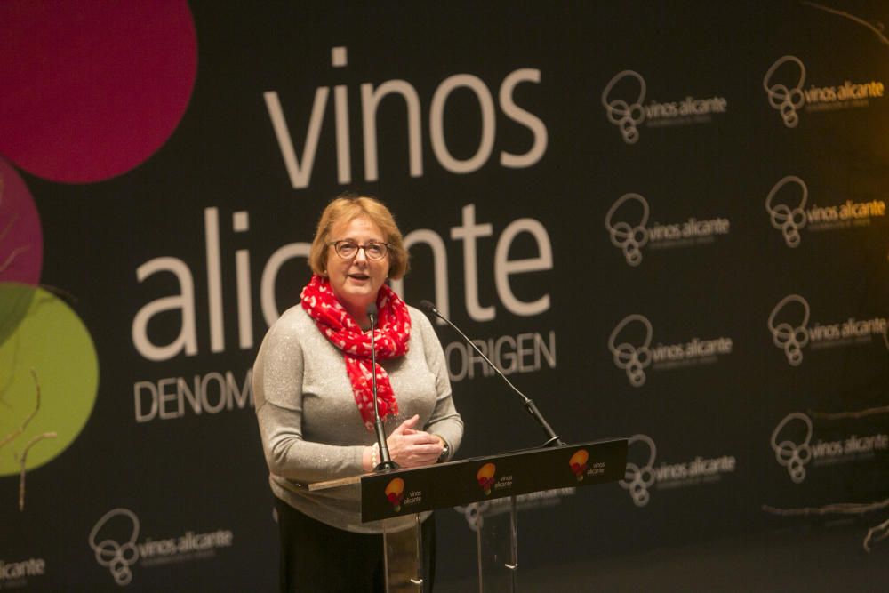 La DOP Vinos Alicante entrega al Museo del Prado el Premio Fondillón