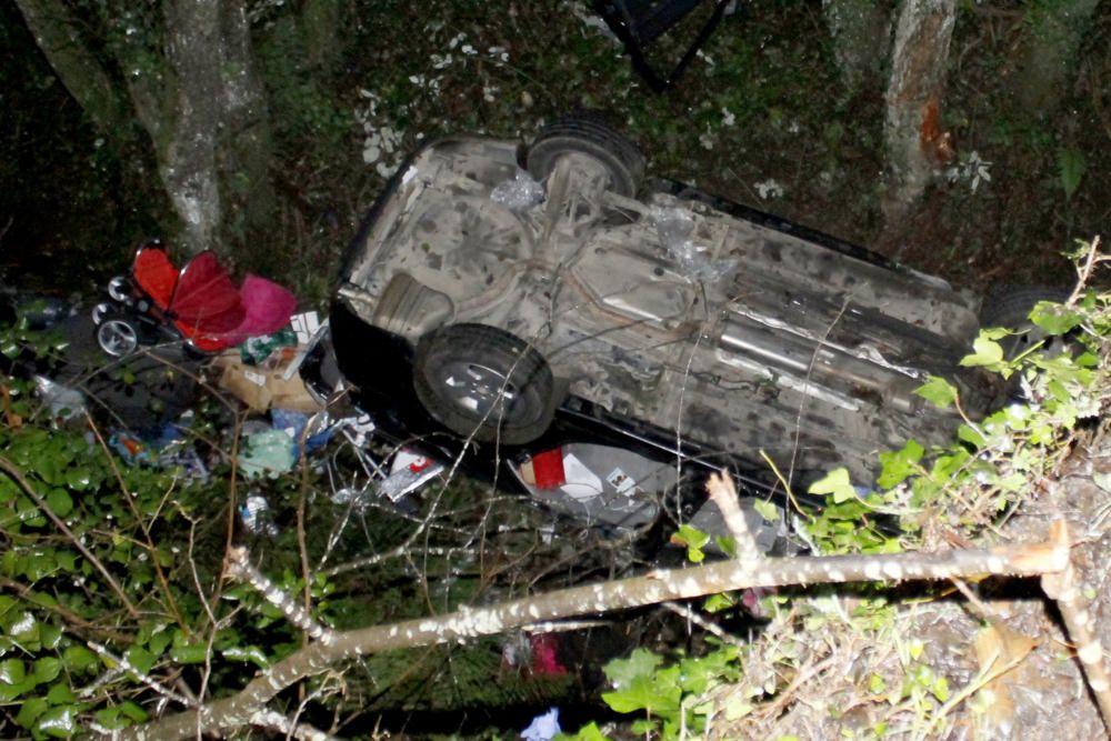 Dos mujeres y un bebé mueren al despeñarse su coche por un barranco en Girona