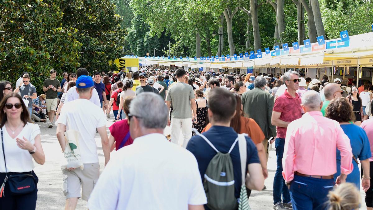 Imagen de una de las jornadas de la Feria del Libro de Madrid 2025.