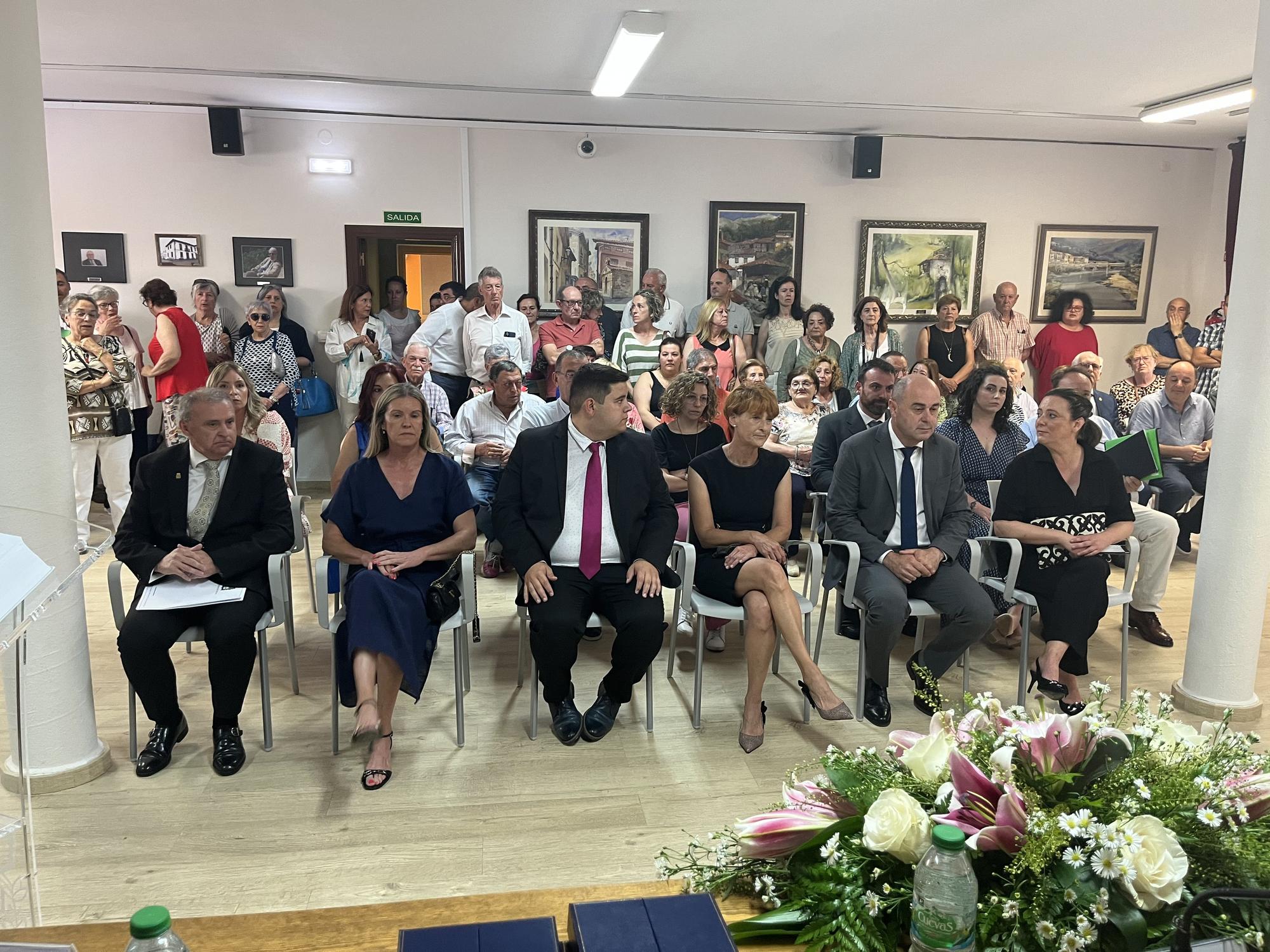 Las fotos del Pleno de investidura de Emilio García Longo en Parres