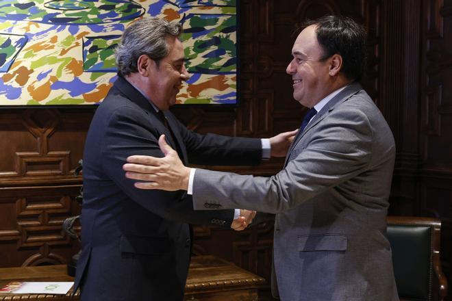 El PP se pliega a Vox y acepta introducir la "prioridad nacional" en los presupuestos de la Comunidad Valenciana