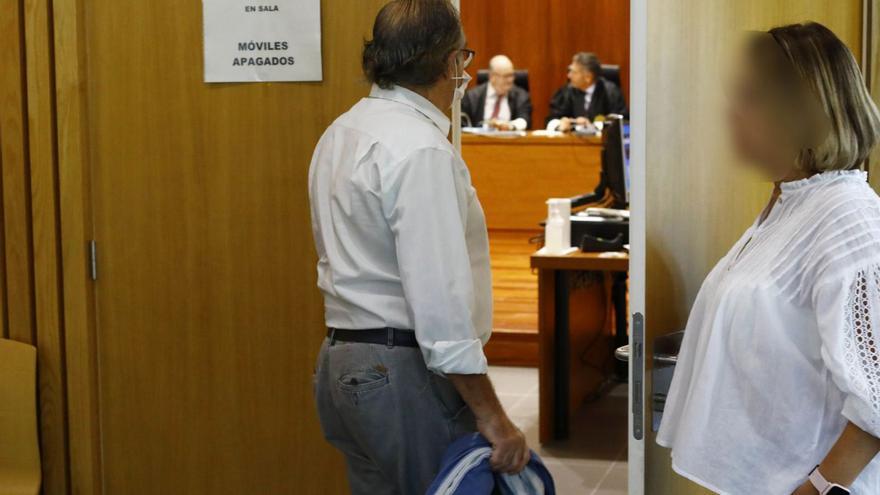 Francisco T., momentos antes de declarar ante el tribunal de la Sección Sexta de la Audiencia Provincial de Zaragoza. | JAIME GALINDO