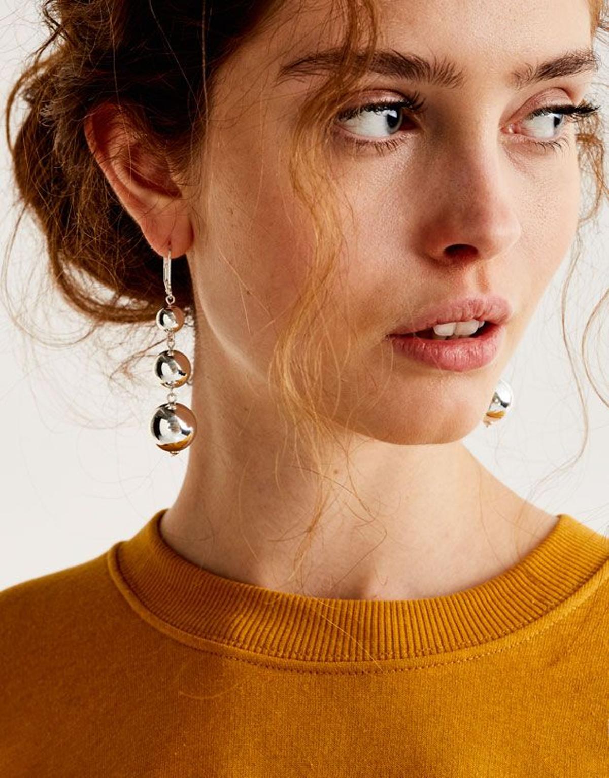 Pendientes grandes: bolas de Pull and Bear